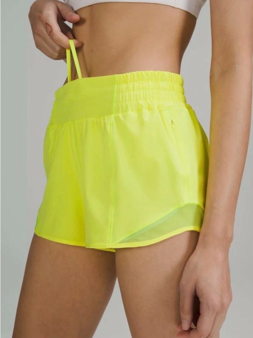 Lululemon Hotty Hot LR Shorts 2.5”Lined ELLE Electric Lemon Sz: 4